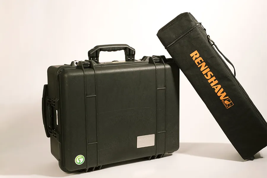 Laservermessung: Messkoffer und Stativ