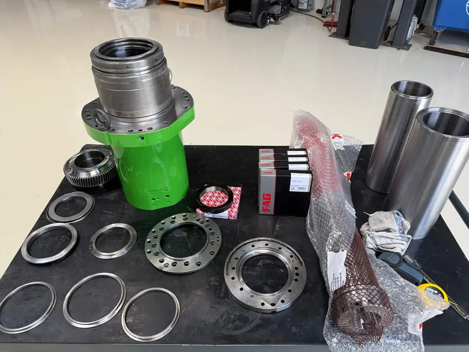 Einzelteile eines Spindeltubus (Hüller Hille)